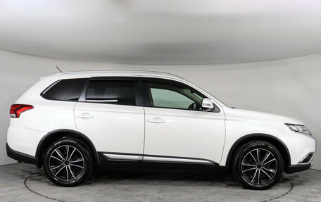 Mitsubishi Outlander III рестайлинг 3, 2016 год, 1 799 000 рублей, 5 фотография