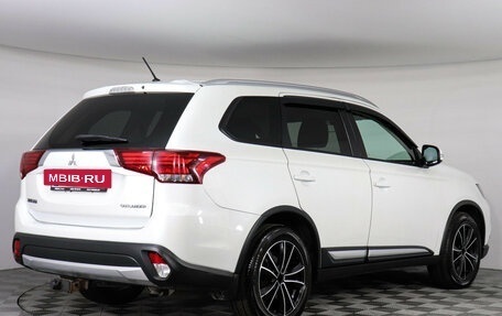 Mitsubishi Outlander III рестайлинг 3, 2016 год, 1 799 000 рублей, 6 фотография