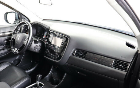 Mitsubishi Outlander III рестайлинг 3, 2016 год, 1 799 000 рублей, 11 фотография
