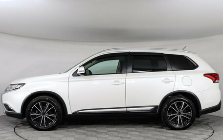 Mitsubishi Outlander III рестайлинг 3, 2016 год, 1 799 000 рублей, 9 фотография