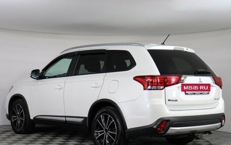 Mitsubishi Outlander III рестайлинг 3, 2016 год, 1 799 000 рублей, 8 фотография