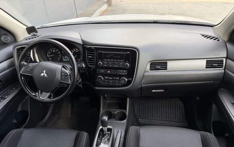 Mitsubishi Outlander III рестайлинг 3, 2016 год, 1 700 000 рублей, 2 фотография