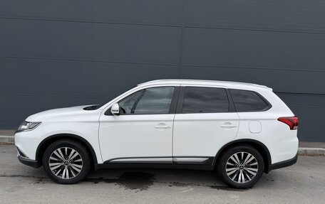 Mitsubishi Outlander III рестайлинг 3, 2016 год, 1 700 000 рублей, 5 фотография