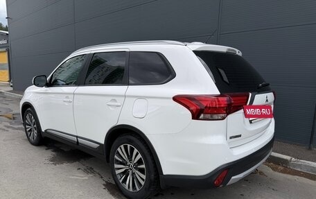 Mitsubishi Outlander III рестайлинг 3, 2016 год, 1 700 000 рублей, 3 фотография