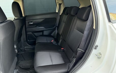 Mitsubishi Outlander III рестайлинг 3, 2016 год, 1 700 000 рублей, 26 фотография