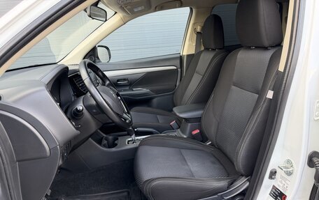 Mitsubishi Outlander III рестайлинг 3, 2016 год, 1 700 000 рублей, 19 фотография