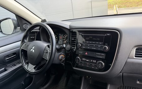 Mitsubishi Outlander III рестайлинг 3, 2016 год, 1 700 000 рублей, 20 фотография