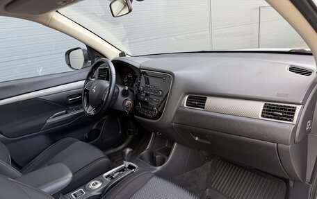 Mitsubishi Outlander III рестайлинг 3, 2016 год, 1 700 000 рублей, 23 фотография