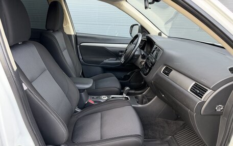 Mitsubishi Outlander III рестайлинг 3, 2016 год, 1 700 000 рублей, 24 фотография