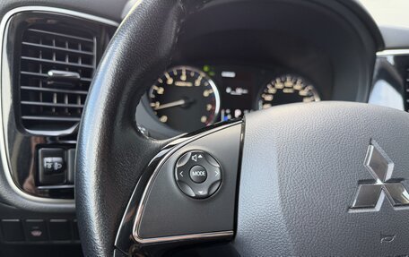 Mitsubishi Outlander III рестайлинг 3, 2016 год, 1 700 000 рублей, 32 фотография