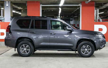 Toyota Land Cruiser Prado 150 рестайлинг 2, 2018 год, 4 950 000 рублей, 5 фотография
