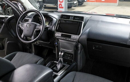 Toyota Land Cruiser Prado 150 рестайлинг 2, 2018 год, 4 950 000 рублей, 12 фотография