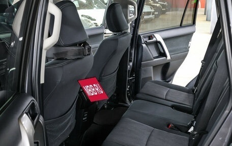 Toyota Land Cruiser Prado 150 рестайлинг 2, 2018 год, 4 950 000 рублей, 13 фотография
