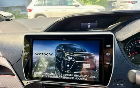 Toyota Voxy III, 2018 год, 2 225 000 рублей, 6 фотография