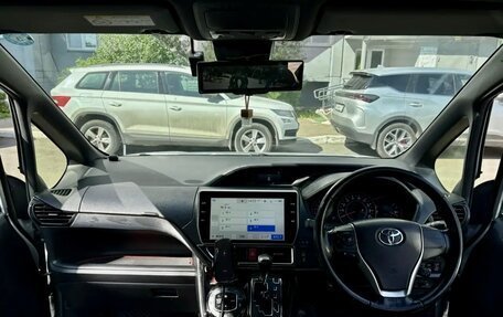 Toyota Voxy III, 2018 год, 2 225 000 рублей, 7 фотография
