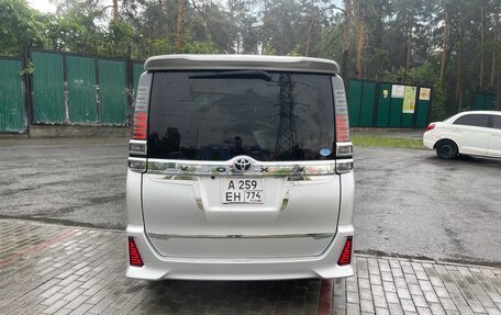 Toyota Voxy III, 2018 год, 2 225 000 рублей, 4 фотография