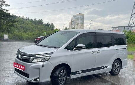 Toyota Voxy III, 2018 год, 2 225 000 рублей, 2 фотография
