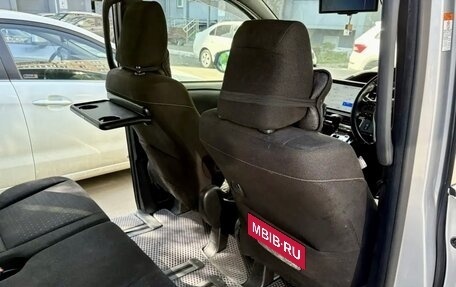 Toyota Voxy III, 2018 год, 2 225 000 рублей, 12 фотография