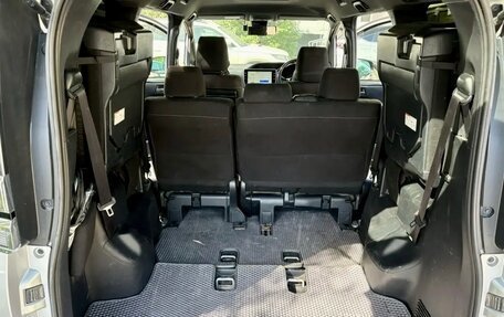 Toyota Voxy III, 2018 год, 2 225 000 рублей, 14 фотография