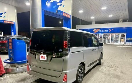 Toyota Voxy III, 2018 год, 2 225 000 рублей, 18 фотография