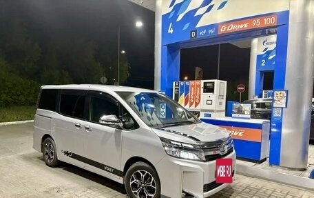 Toyota Voxy III, 2018 год, 2 225 000 рублей, 19 фотография