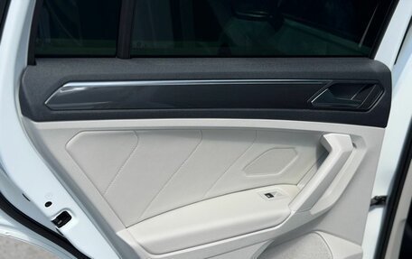 Volkswagen Tiguan II, 2019 год, 2 990 000 рублей, 28 фотография