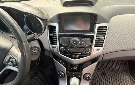 Chevrolet Cruze II, 2010 год, 290 000 рублей, 5 фотография