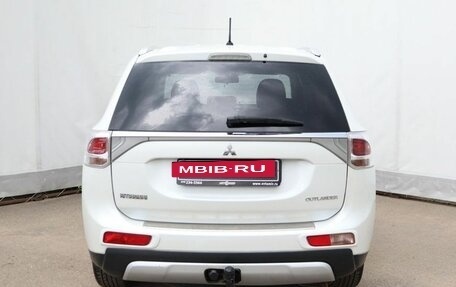Mitsubishi Outlander III рестайлинг 3, 2014 год, 1 349 000 рублей, 5 фотография