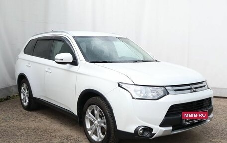 Mitsubishi Outlander III рестайлинг 3, 2014 год, 1 349 000 рублей, 3 фотография