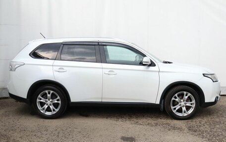 Mitsubishi Outlander III рестайлинг 3, 2014 год, 1 349 000 рублей, 7 фотография