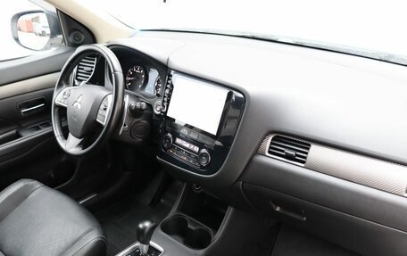 Mitsubishi Outlander III рестайлинг 3, 2014 год, 1 349 000 рублей, 10 фотография