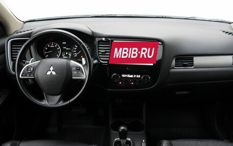 Mitsubishi Outlander III рестайлинг 3, 2014 год, 1 349 000 рублей, 14 фотография