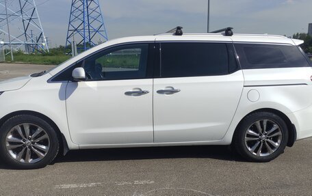 KIA Carnival III, 2017 год, 2 650 000 рублей, 2 фотография