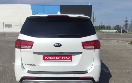 KIA Carnival III, 2017 год, 2 650 000 рублей, 3 фотография