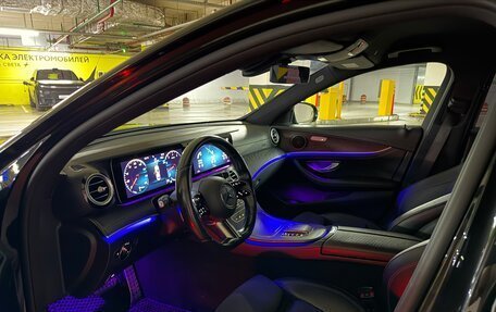 Mercedes-Benz E-Класс, 2022 год, 2 590 000 рублей, 32 фотография