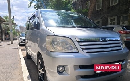 Toyota Noah III, 2002 год, 780 000 рублей, 4 фотография