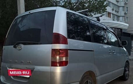 Toyota Noah III, 2002 год, 780 000 рублей, 16 фотография