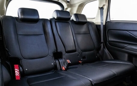 Mitsubishi Outlander III рестайлинг 3, 2013 год, 1 449 000 рублей, 16 фотография
