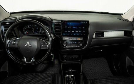 Mitsubishi Outlander III рестайлинг 3, 2018 год, 1 998 000 рублей, 7 фотография