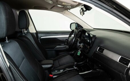 Mitsubishi Outlander III рестайлинг 3, 2018 год, 1 998 000 рублей, 6 фотография