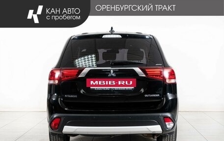 Mitsubishi Outlander III рестайлинг 3, 2018 год, 1 998 000 рублей, 4 фотография