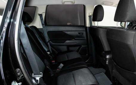 Mitsubishi Outlander III рестайлинг 3, 2018 год, 1 998 000 рублей, 8 фотография