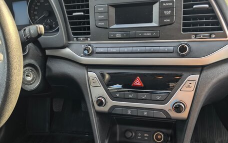 Hyundai Elantra VI рестайлинг, 2016 год, 1 300 000 рублей, 10 фотография