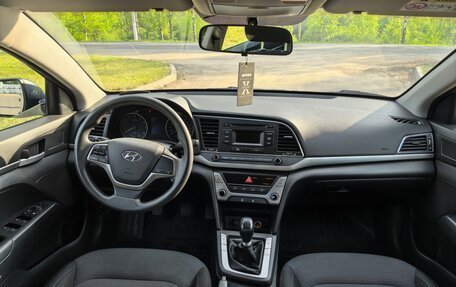 Hyundai Elantra VI рестайлинг, 2016 год, 1 300 000 рублей, 9 фотография