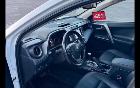 Toyota RAV4, 2017 год, 2 550 000 рублей, 8 фотография