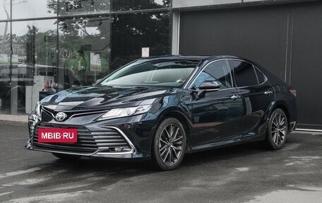 Toyota Camry, 2023 год, 3 650 000 рублей, 2 фотография