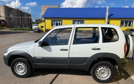 Chevrolet Niva I рестайлинг, 2015 год, 820 000 рублей, 5 фотография