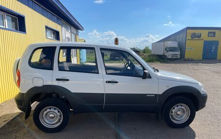 Chevrolet Niva I рестайлинг, 2015 год, 820 000 рублей, 2 фотография