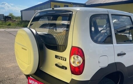 Chevrolet Niva I рестайлинг, 2015 год, 820 000 рублей, 3 фотография
