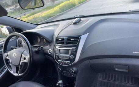 Hyundai Solaris II рестайлинг, 2015 год, 750 000 рублей, 12 фотография